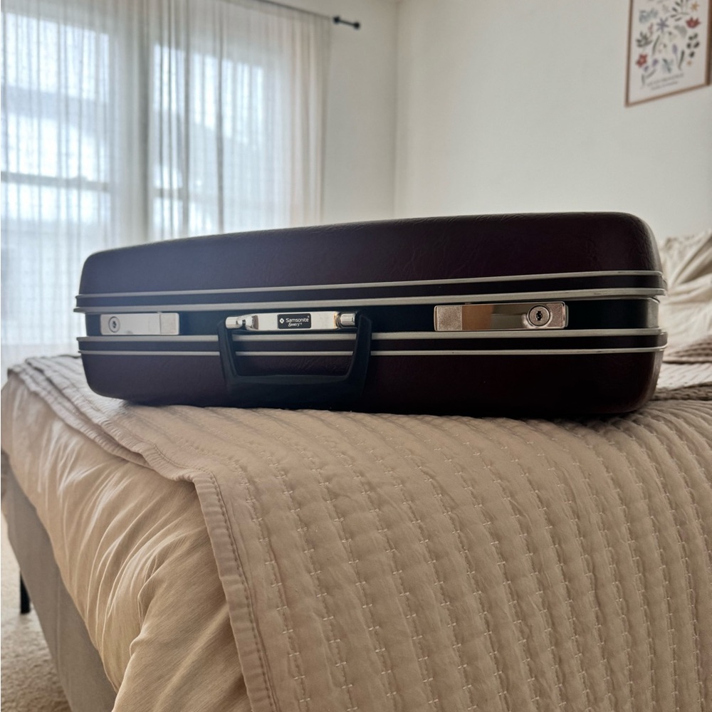 Samsonite 1970s Vintage Sentry Burgundy Travelcase